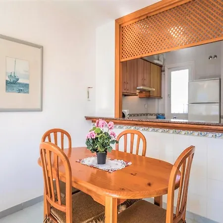 Lively In Andaluc A With Large Pool Apartment *